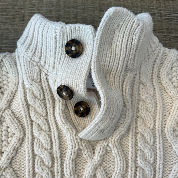 Baby Gap Cable-knit Sweater with Buttons in Ivory Size 5 - Picture 3 of 5